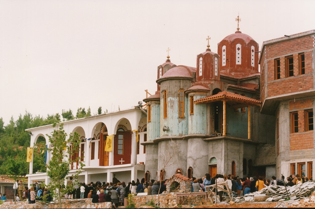 Χτίσιμο κτιρίων μονής Αγίου Ραφαήλ
